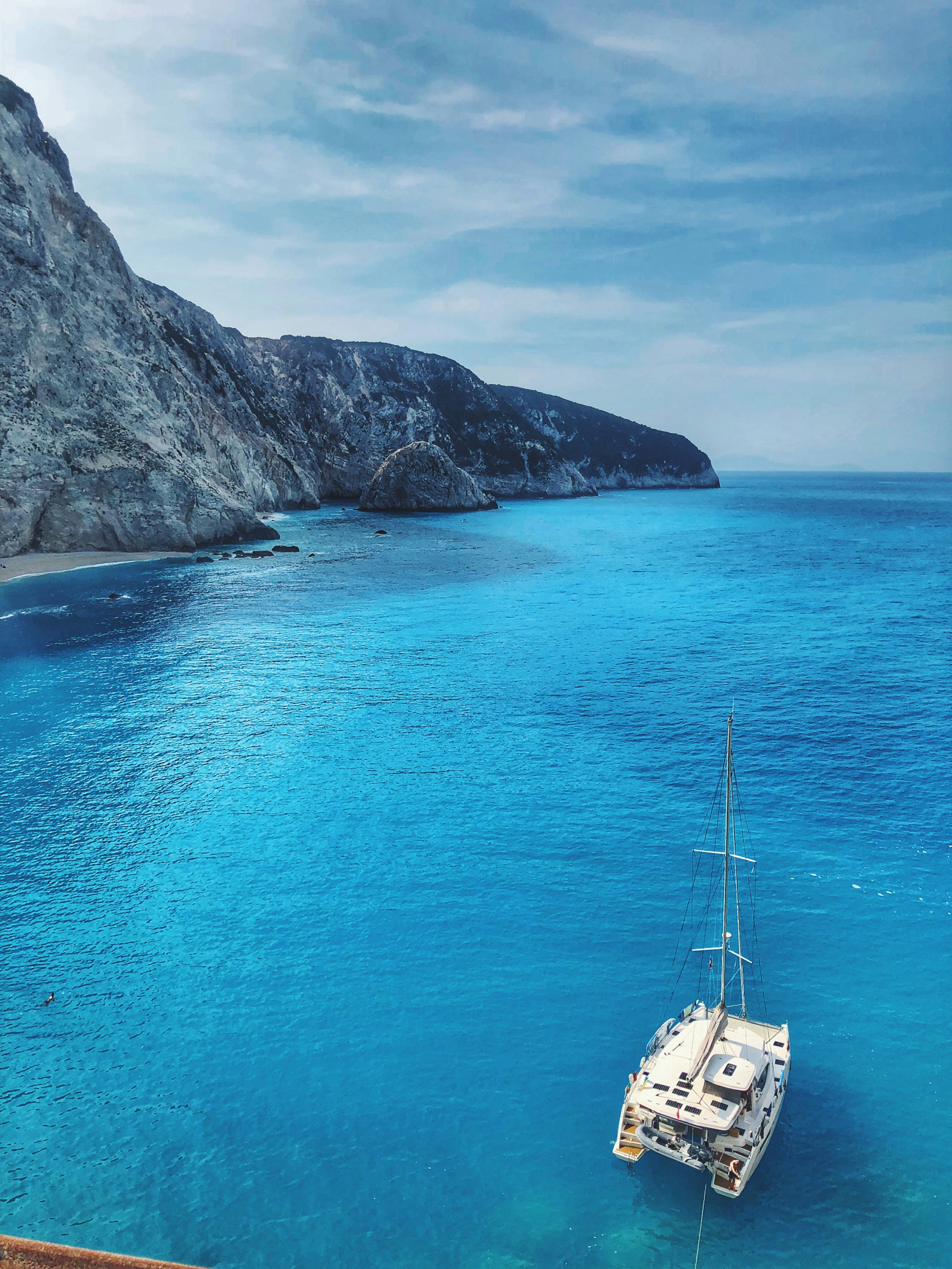 Segelyacht in einer kroatischen Bucht, Adriatisches Meer